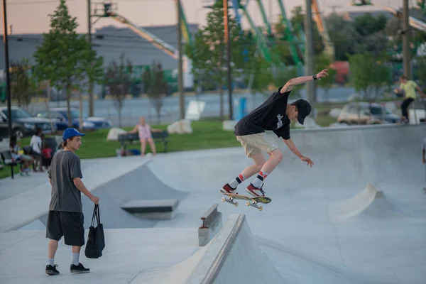 Detroit Michigan Usa 2019 Skateři Předvádějí Triky Skate Parku Detroitu — Stock fotografie