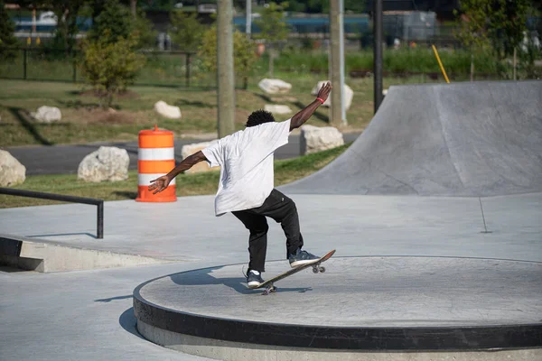 Detroit Michigan Usa 2019 Pattinatori Praticano Loro Trucchi Skateboard Nello — Foto Stock