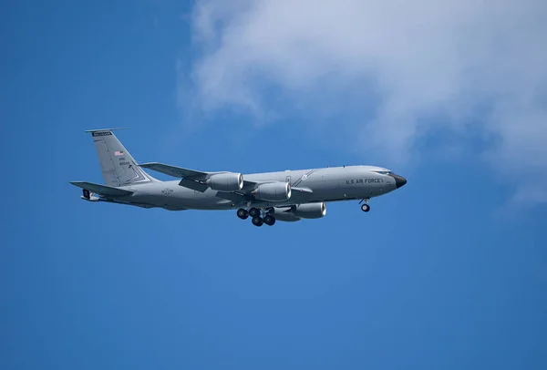 Uma Aeronave Comercial Jato Céu — Fotografia de Stock