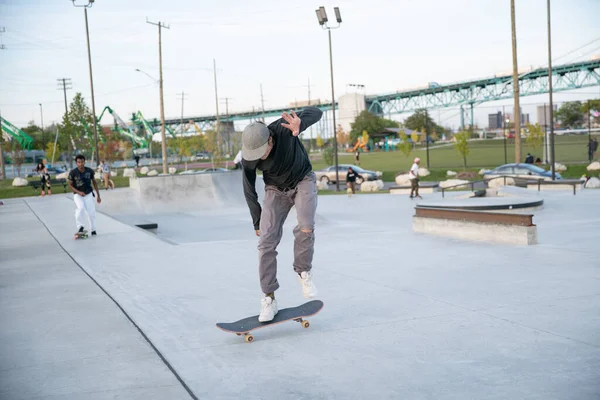 Detroit Michigan Usa 2019 Εξάσκηση Skaters Και Ποδηλάτες Σούρουπο Στο — Φωτογραφία Αρχείου