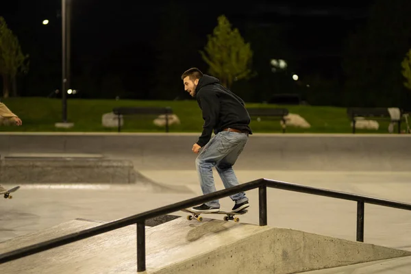 Detroit Michigan Usa 2019 Les Skateurs Entraînent Dans Skateboard Park — Photo