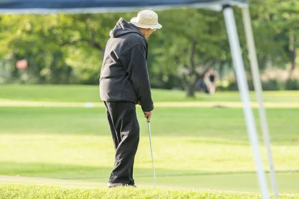 Desconhecido Golfista Está Alinhando Seu Tiro — Fotografia de Stock