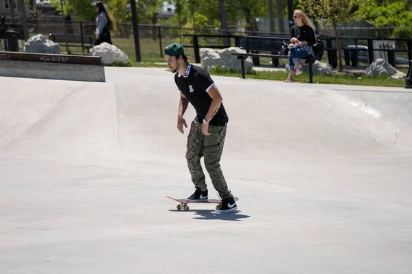 Detroit Michigan Usa Mei 2020 Skaters Bikers Oefenen Trucs Een — Stockfoto