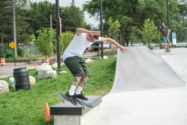 Detroit Michigan Usa 2019 Skaters Practicing Skateboard Skills Sunny Day — Stock Photo, Image