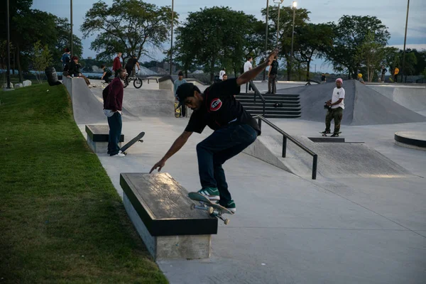 Detroit Michigan Usa 2019 Skaters Bikers Practice Trick Dusk Detroit — 스톡 사진