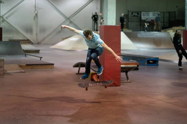 Detroit Michigan Usa 2019 Inline Skaters Skate Boarders Practicing Tricks — Stock Photo, Image