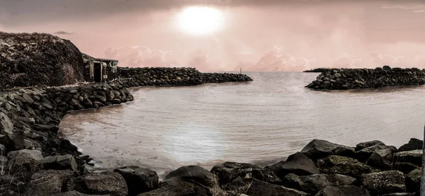 Puesta Sol Cueva Junto Bahía — Foto de Stock