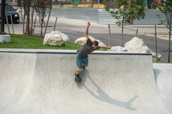 Detroit Michigan Usa 2019 Skater Üben Ihre Skateboard Fähigkeiten Einem — Stockfoto