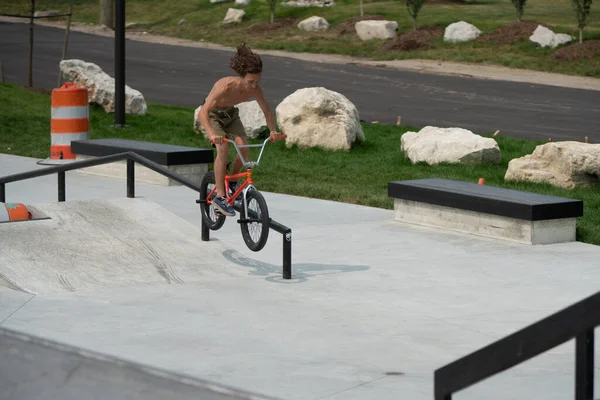 Detroit Michigan Usa 2019 Bmx Riders Practice Tricks Dusk Detroit — Stock Photo, Image