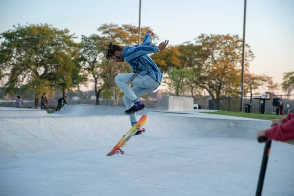 Detroit Michigan Usa 2019 Skaters Bikers Practice Tricks Detroit Sun — Stock Photo, Image