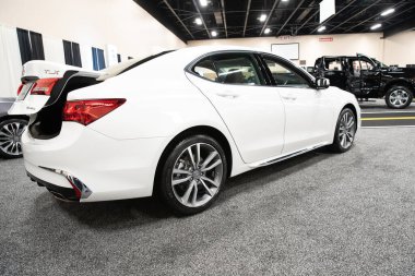 Toledo, Ohio, ABD - 02.07.2020: Büyük Toledo Otomobil Fuarı 2020, The Blade tarafından sunuldu, en yeni araç modelleri ve otomotiv teknolojisinde son gelişmeler.