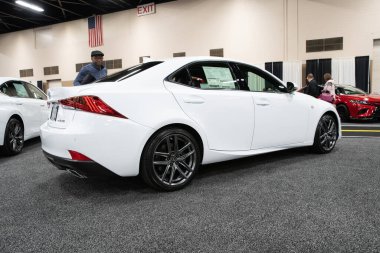 Toledo, Ohio, ABD - 02.07.2020: Büyük Toledo Otomobil Fuarı 2020, The Blade tarafından sunuldu, en yeni araç modelleri ve otomotiv teknolojisinde son gelişmeler.