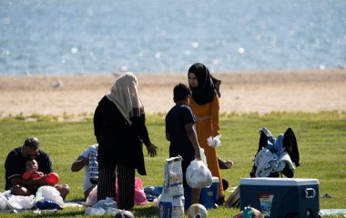 Harrison Township, Michigan, ABD - 31 Mayıs 2020: Covid-19 Corona Virüsü sırasında Michigan Metro Parkı etkinliği.