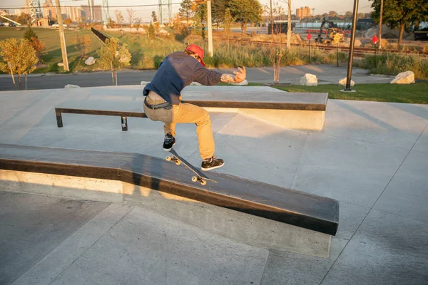 Detroit Michigan Usa 2019 Pattinatori Motociclisti Allenano Tramonto Uno Skate — Foto Stock