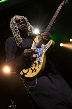 Gitarist adam, George Clinton, Motor Şehri Ses Kurulu, konser şovu, parti etkinliği