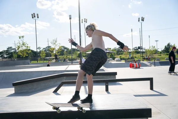 Detroit Michigan Usa 2020 Skater Üben Während Des Corona Virus — Stockfoto