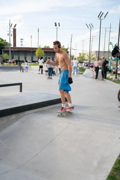 Detroit Michigan Usa 2020 Skaters Bikers Practice Tricks Outdoor Skate — Stock Photo, Image