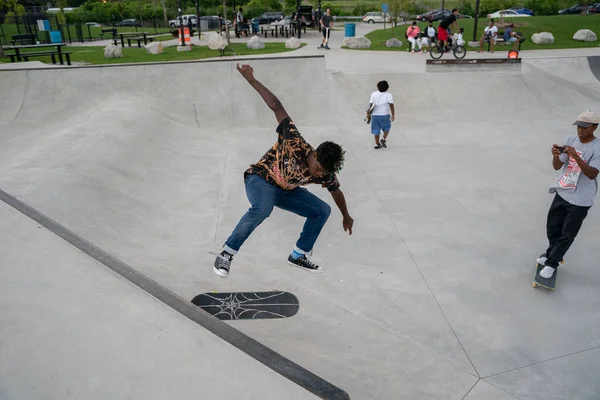 Detroit Michigan Usa August 2020 Skaters Practice Tricks Outdoor Skate — Stock Photo, Image