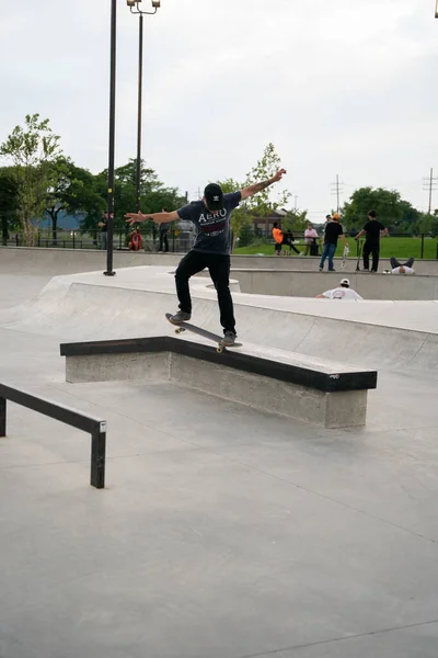 Detroit Michigan Eua Agosto 2020 Skaters Pratica Truques Parque Skate — Fotografia de Stock