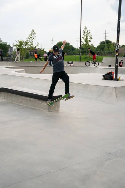Detroit Michigan Eua Agosto 2020 Skaters Pratica Truques Parque Skate — Fotografia de Stock