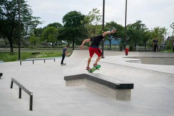 Detroit Michigan Usa August 2020 Skaters Practice Tricks Outdoor Skate — Stock Photo, Image