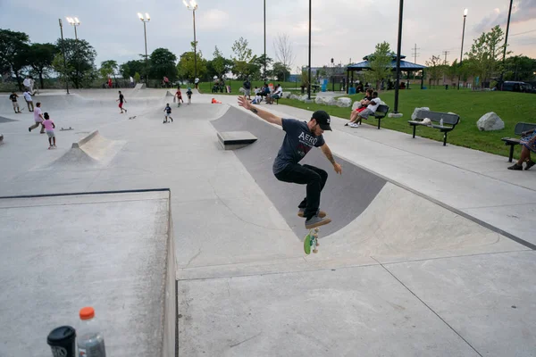 Detroit Michigan Usa Sierpnia 2020 Skaterzy Ćwiczą Sztuczki Skateparku Detroit — Zdjęcie stockowe