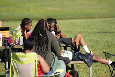 Harrison Township, Michigan, ABD - 6 Ağustos 2020: Corona Virüsü sırasında Michigan Metro Parkı etkinliği.