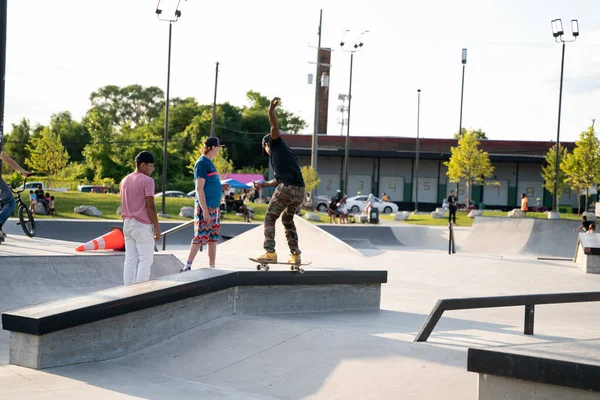 Detroit Michigan Usa August 2020 Skater Üben Tricks Skatepark — Stockfoto