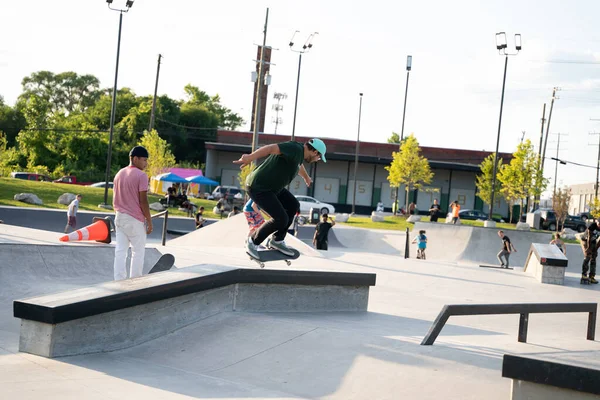 Detroit Michigan Eua Agosto 2020 Skatistas Praticam Truques Parque Skate — Fotografia de Stock