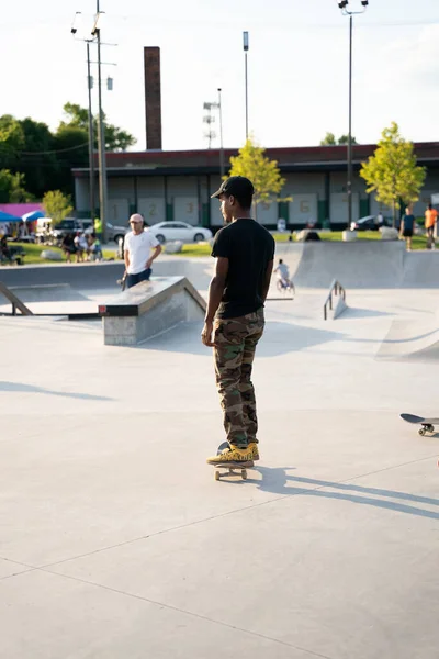 Detroit Michigan Usa August 2020 Skater Üben Tricks Skatepark — Stockfoto