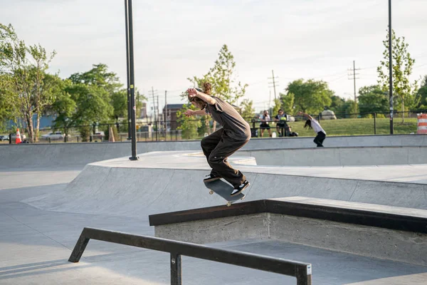 Práctica Patinadores Detroit Skate Park Michigan Estados Unidos Agosto 2020 — Foto de Stock