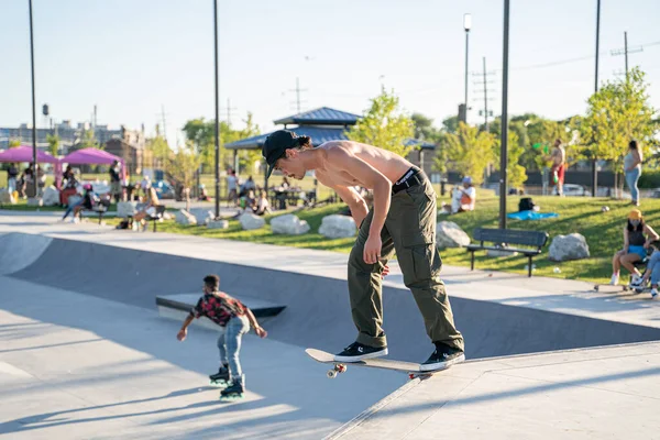 Skateboardisté Cvičí Triky Skate Parku Detroit Michigan Usa Srpna 2020 — Stock fotografie
