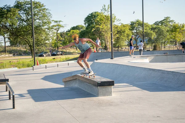 Skateboarders Estão Praticando Truques Parque Skate Detroit Michigan Eua Agosto — Fotografia de Stock