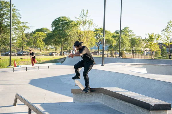 Skateboarders Estão Praticando Truques Parque Skate Detroit Michigan Eua Agosto — Fotografia de Stock