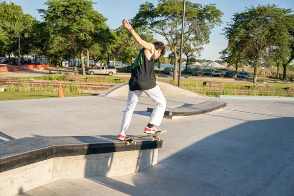 Skateboarders Estão Praticando Truques Parque Skate Detroit Michigan Eua Agosto — Fotografia de Stock