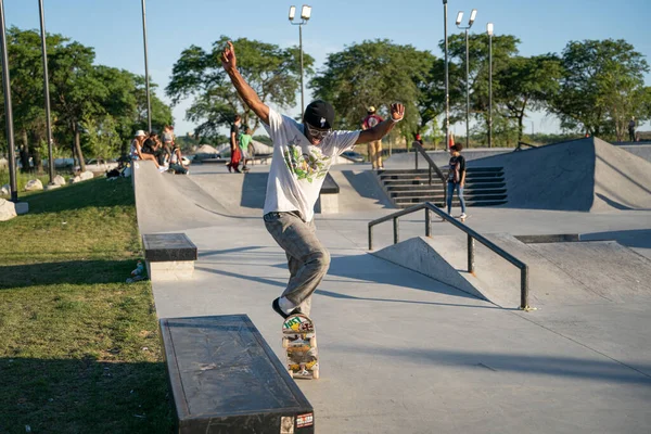 Skateboarder Üben Tricks Einem Skatepark Detroit Michigan Usa August 2020 — Stockfoto
