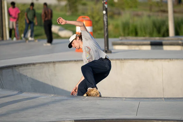 Detroit Michigan Eua 2020 Patinadores Motociclistas Praticam Truques Parque Skate — Fotografia de Stock