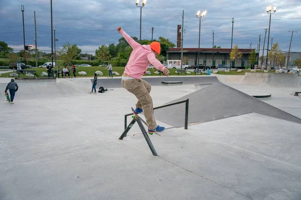 Skaters Practicing Tricks Outdoor Skate Park Detroit Michigan — Stock Photo, Image