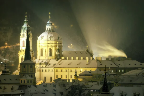 Wieża Mikołaja Kościół Mniejszym Mieście Zimą Praga Republika Czeska — Zdjęcie stockowe