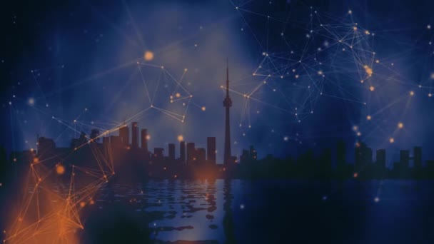 Verplaatsen Van Verbonden Netwerken Silhouetten Van Wolkenkrabbers Nachtstad Animatiefilm — Stockvideo