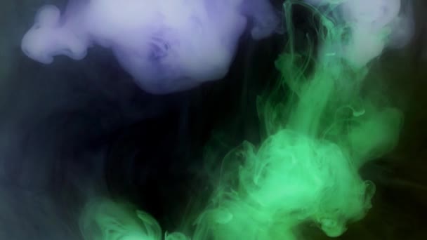 Перемещение Зеленого Дыма Фрактальное Фиолетовое Облако Чернила Воде Чёрный Фон — стоковое видео