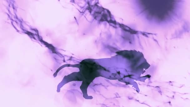 Siluet Singa Yang Berlari Awan Fraktal Violet Bergerak Pola Rekaman — Stok Video