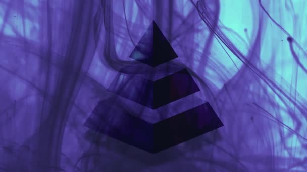 Figura Piramidale Nera Fumo Viola Modelli Frattali Illuminazione Neon Sfondo — Video Stock