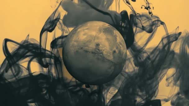 Egy Másik Bolygó Fekete Mozgó Füst Törésnyomok Sárga Háttér — Stock videók
