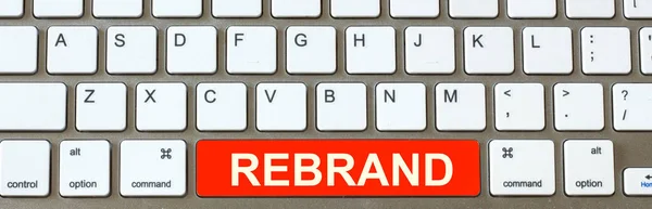 Kırpma yolu REBRAND ile beyaz bir arkaplan üzerine elle itme