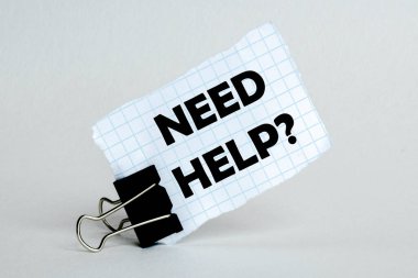 Beyaz arkaplan üzerine beyaz kağıt ve metin Yardım Gerekiyor