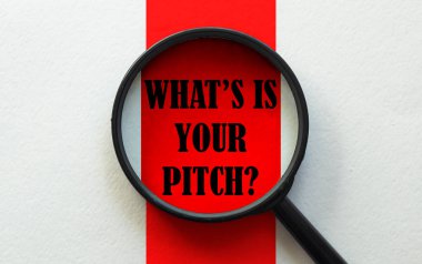 Metin ile büyüteç Beyaz ve kırmızı zemin üzerindeki S Pitch nedir