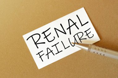 Kalem, beyaz kağıt kahverengi arkaplanda Renal Hatası