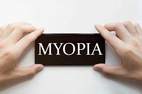 Beyaz Arkaplanda Myopia Yazılı Siyah Bir Telefon Var — Stok fotoğraf