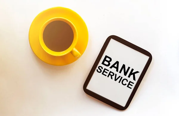 Kaffe Och Tablett Med Text Bank Service Vit Bakgrund — Stockfoto
